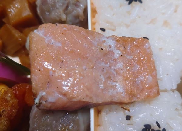 シウマイ弁当in鮭の塩焼き
